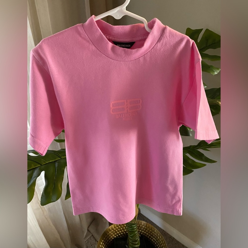 Balenciaga kids t-shirt in pink size 6years old in excellent condition.